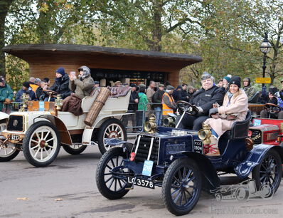Smiles and phones at the London to Brighton Veteran Car Run 2021