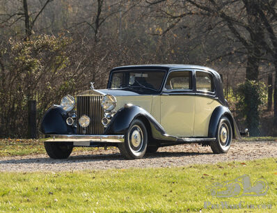 Influenceuse des années 1930 : 30 % de réduction sur les Rolls-Royce