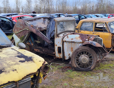Une voiture d'avant-guerre trouvée dans une casse néerlandaise