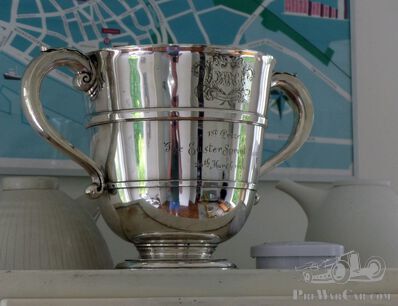 Le trophée de Tuck — mais où est sa Humber ?