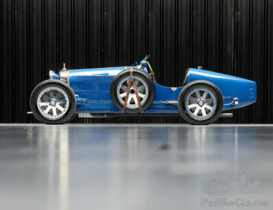 A Bugatti Grand Prix, the first Google maps reporter, women at the wheel, and much more...