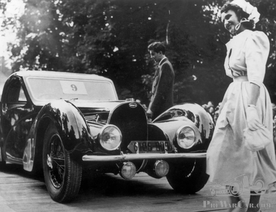Het kenmerkende silhouet van een Bugatti Atalante is ware kunst