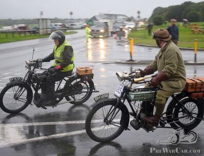 Veteraan motorrijders trotseren slecht weer in de 82e Pioneer Run