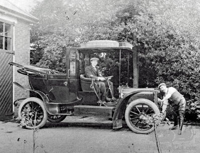 Monday Mystery: two imposing Edwardians
