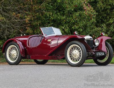 Electrifying a vintage Daimler, a faulty Lagonda, and much more...