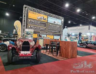 Een Bugatti T44 met een herbouwde carrosserie van een filmsterrenauto