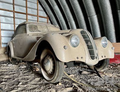 Clowning around, a BMW barnfind, saving the showgirl's Lagonda, and much more...
