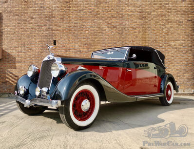 High-end classics shine, the great fire, a Soviet museum, and much more...