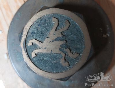 Small hubcap with horses legs mystery