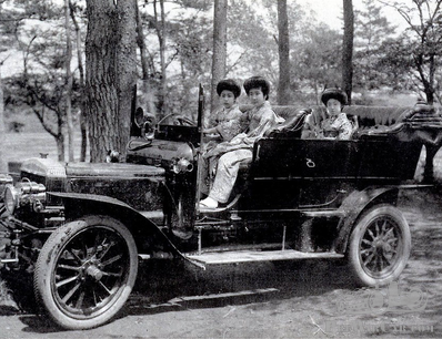 De rijdende geisha, symbool van een zich moderniserend Japan