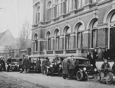 Fiats et autres pour une sortie d'étudiants néerlandais