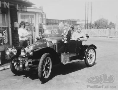 Les dossiers Newland Pt. III: l'entrée dans le commerce automobile