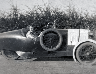 Not in the encyclopædia: whatever is this mysterious three-wheeler?