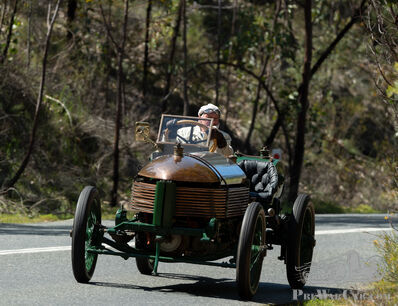 Cent vingt ans d'ambition et de passion: l'histoire des premiers 100 mph Napier