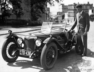 Le battant de la Bugatti des Antipodes: une Riley Brooklands dans les rues d'Auckland