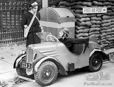 Économie et élégance: les femmes glamour ont aimé la Scootacar Rytecraft