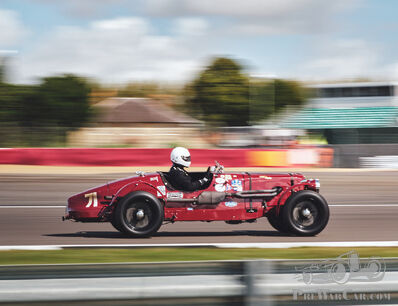 Vooroorlogse sportwagens op het Silverstone Festival: Frazer Nash zegevierde in de B.R.D.C. 500.