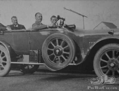 Monday mystery: a vintage tourer for the business class