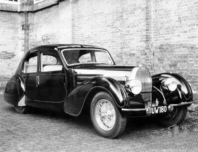 Elegante berlina a quattro porte: i Cholmondeley e la loro Bugatti carrozzata Figoni