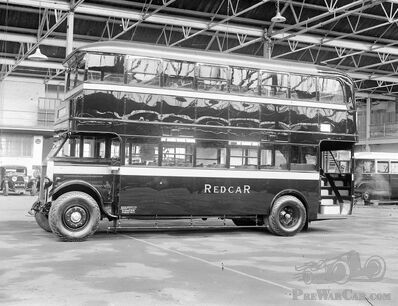 La Bugatti du chauffeur de bus – et un véhicule mystérieux en plus…