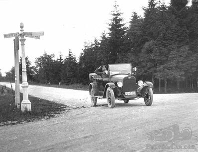 Sulle tracce dei nostri antenati: una Chevrolet 490 Touring e un'avventura di famiglia