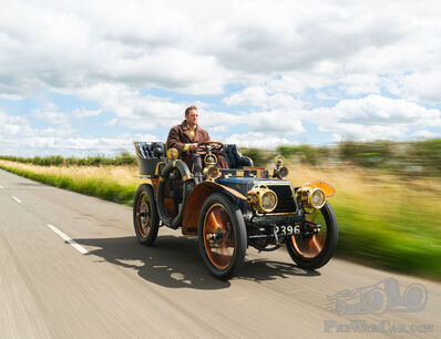 Perfezione della Patina: Il viaggio di una Panhard et Levassor del 1903
