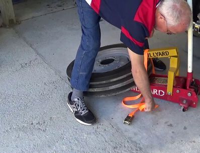 How to break the bead on a vehicle tyre?