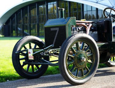 Une voiture monstrueuse : une journée avec la Napier 100hp de 1903!