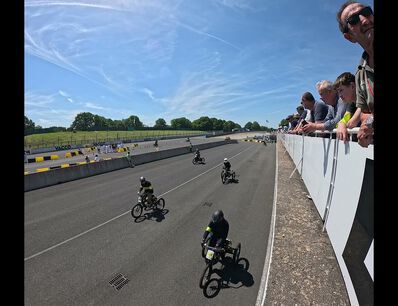 Team Jarrott à Montlhèry: retour des courses de tricycles en France