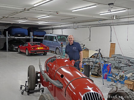 Op bezoek bij Tom Hardman Limited: raceauto’s, familiebanden en een bijzondere Humber