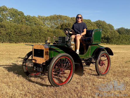 Giovane talento, tecnica d’altri tempi: Megan e la sua Humberette verso Brighton