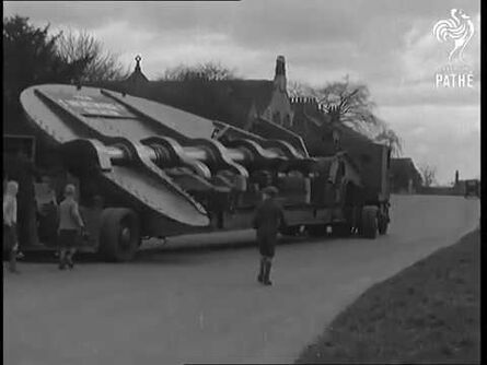 Make way for Leaping Lena: heavy haulage with the Scammell 100-Tonner