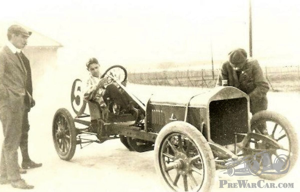 No. 3204 a 15hp Straker Squire from 1913 - PreWarCar