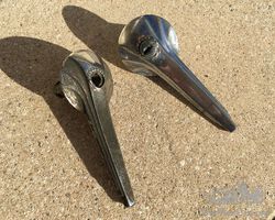 2 trunk handles