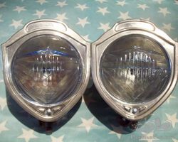 1926, 1928, 1930 WILLYS KNIGHT headlights and mounting brackets.