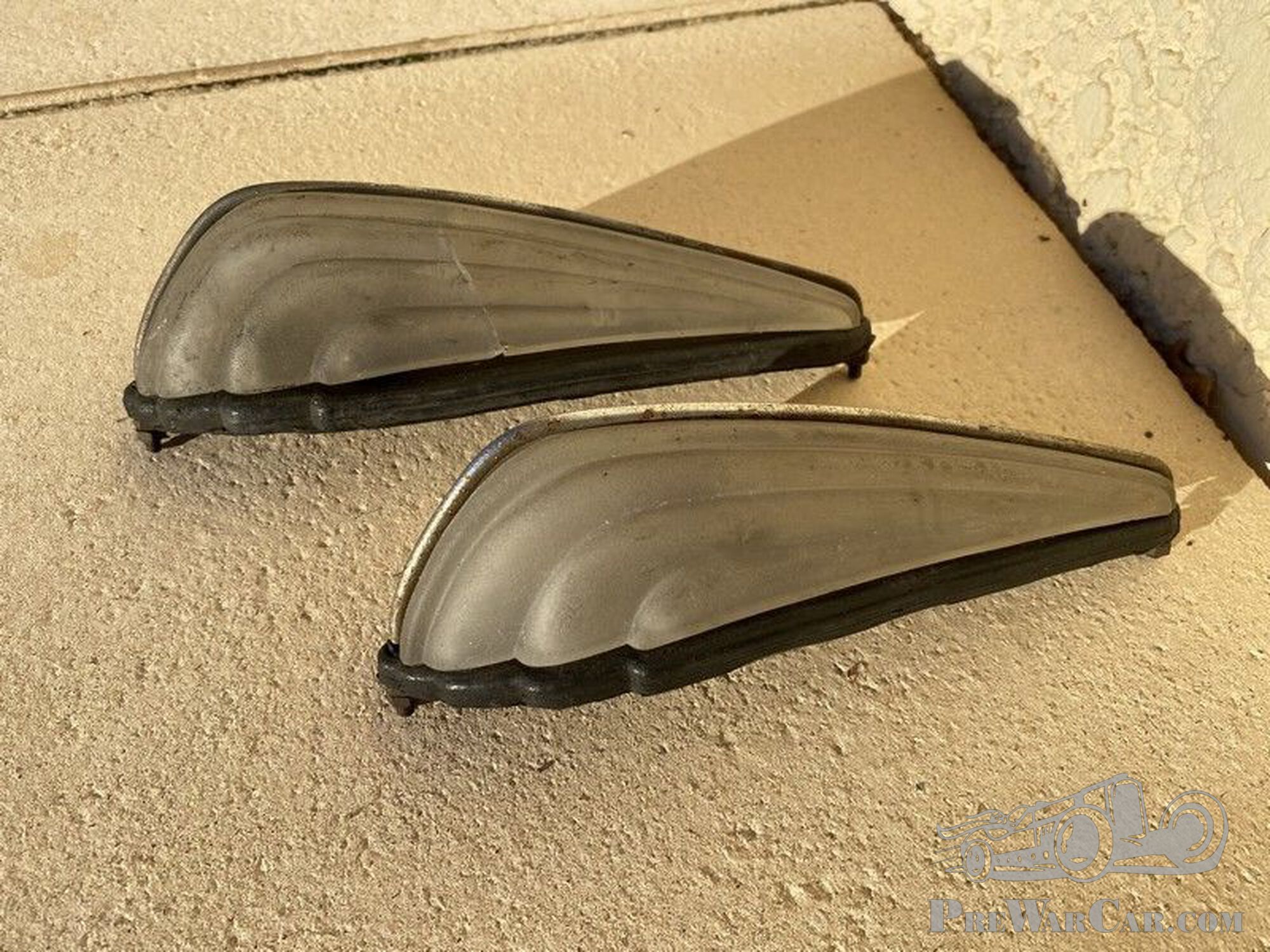 pair of glass side lights for BUGATTI