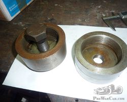 Pair of rear hub pullers