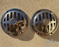 2 horn grilles