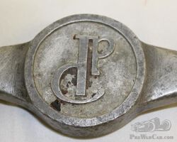 DuPont Automobile Co Threaded Hubcap