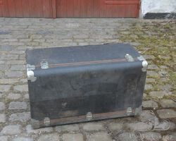 Original Packard trunk to restore