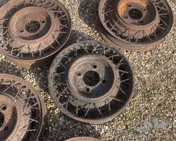 Lancia Augusta/Belna bolt on wire wheels