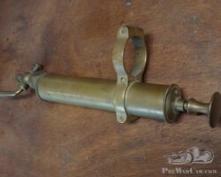 Airpump, to put pressure inside the petrol tank