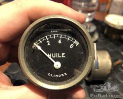 Oil pressure gauge