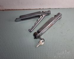 2 poignées de porte avec clé (190€)
