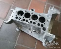 Austin Seven crankcase, 3 bearings type , large mountingholes, startermotor on side of engine