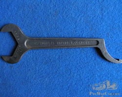 Bayard-A-Clément Wheel Hubcaps Tool