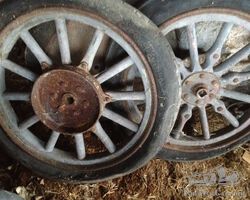Paire of wooden back wheels