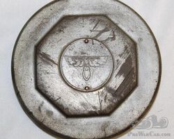 Stutz 8 Motor Car Co Hubcap