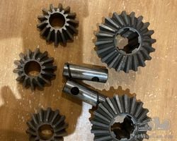 Pair of 3 Litre Bentley halfshaft bevel gears and planet gears