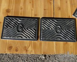2 footboard grills